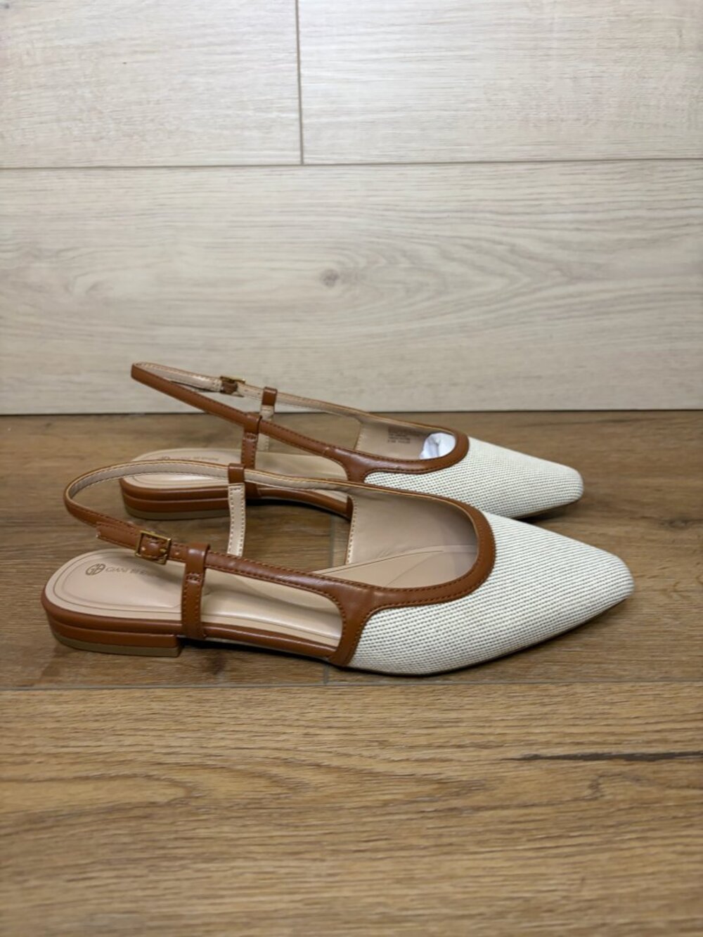 Giani Bernini Umaac Snip Toe Slingback Flats Brown White 8.5M - Picture 6 of 8